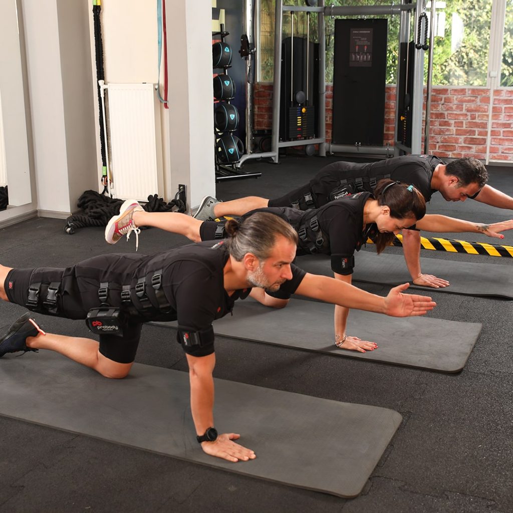Renforcement musculaire EMS avec haltères